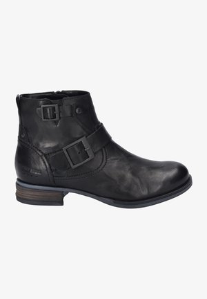 Schwarze Leder-Stiefelette mit runder Zehenform, doppelten Schnallen und strukturierter Oberfläche. Sie verfügt über einen niedrigen, gestapelten Absatz und dekorative Nähte.