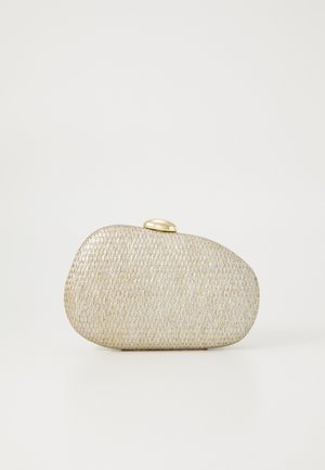 Mała kopertówka z teksturowanym metalicznym wzorem w złotym i srebrnym kolorze oraz zaokrąglonym złotym zapięciem na górze.