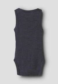 Bodysuit sans manches bleu marine foncé en tissu côtelé. Présente un col rond et une fermeture à impulsion en bas pour un habillage facile.