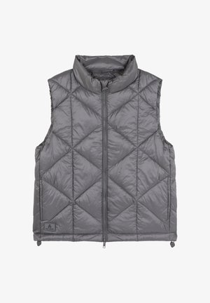 Chaleco acolchado gris con cuello alto, diseño de rombos, cremallera frontal y bolsillos laterales. Fabricado con material sintético ligero.