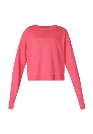 Koraalroze sweatshirt met lange mouwen en ronde hals, met doorgezakte schouders en geribbelde boorden en zoom, weergegeven op een witte achtergrond.