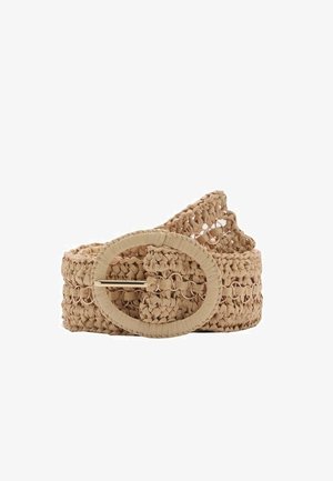 Ceinture beige tissée avec boucle ovale et détail décoratif en chaîne dorée, fabriquée en fibres naturelles tressées.