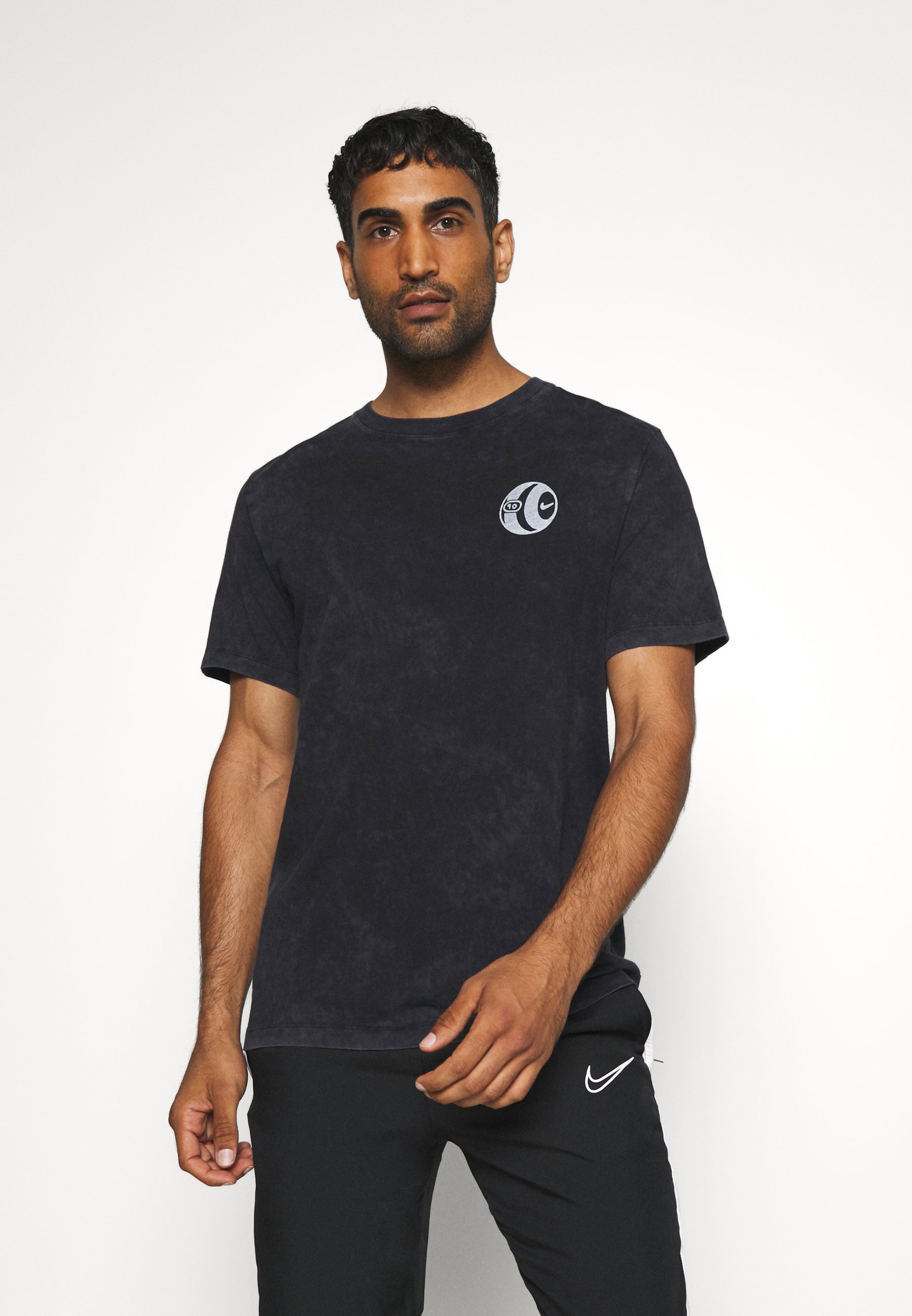 Nike Performance FC TEE SEASONAL - Print T-shirt - black - Zalando.co.uk