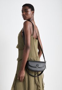 EMMY SADDLE BAG - Handbag - black