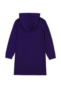 Abito in felpa viola con cappuccio, tessuto morbido, maniche lunghe e taglio dritto. Presenta un cappuccio e polsini a coste.