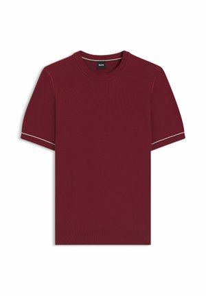 Maglietta bordeaux a maniche corte in maglia con scollo rotondo e bordi delle maniche a costine, con sottili rifiniture bianche e un'etichetta nera "BOSS" all'interno del colletto.