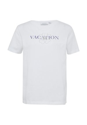 T-shirt bianco in cotone con scollatura rotonda, maniche corte e una grafica "VACATION" con un design floreale in dettagli viola e argento.