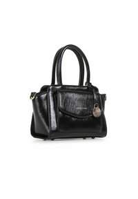 Borsa nera in ecopelle con due manici corti, tasca frontale e un ciondolo metallico circolare. Finitura lucida, forma strutturata, dimensioni compatte.