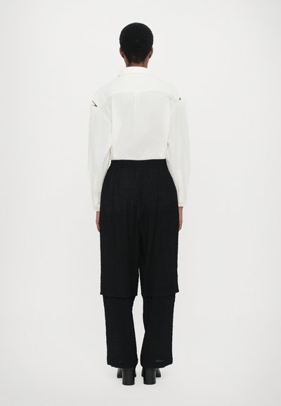 Henrik Vibskov SHANTS PANTS - Trousers - black