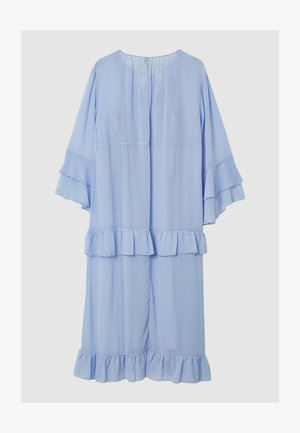 Hellblaues Kleid mit Rüschensäumen an den Ärmeln und am Saum. Hergestellt aus leichtem Stoff. Verfügt über eine lockere Passform und einen runden Ausschnitt mit einem Schlüssellochverschluss hinten.