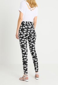 Expresso Kalhoty - black