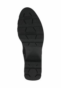 Semelle en caoutchouc noire avec un motif texturé composé de sections hexagonales pour une meilleure adhérence, marquée de la taille 4½. Design plat et durable.