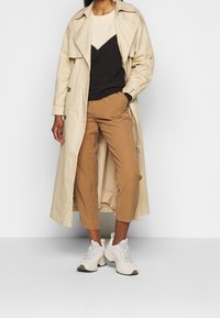 Vero Moda Petite Stickad tröja - off-white