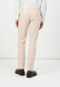 Isaac Dewhirst THE WEDDING LOOK SLIM - Κοστούμι - light pink