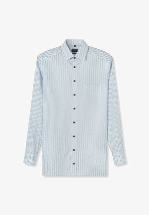 Hellblaues, langärmliges Hemd mit Knöpfen, verziert mit kleinem dunkelblauem geometrischem Muster und marineblauen Knöpfen, flach auf weißem Hintergrund liegend.