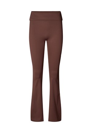 Leggings marron évasés avec une large ceinture souple. Fabriqués dans un tissu lisse et extensible. Sans coutures ni motifs visibles.