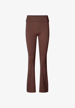 Pruunid lehvikukujulised retuusid laia ja pehme vöökohaga. Valmistatud siledast, venivast kangast. Ei ole nähtavaid õmblusi ega mustreid.