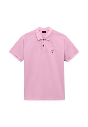 Polo a maniche corte rosa chiaro con due bottoni neri e piccolo logo del marchio con testo sul petto sinistro.