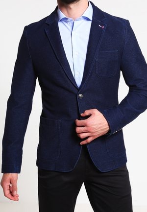 Marineblauer Blazer aus strukturiertem Stoff mit Ein-Knopf-Verschluss, zwei Vordertaschen und einer Brusttasche mit dezentem Logodetail.
