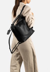 Burkely SOFT SKYLAR - Sac à main - black