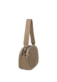 Tan schoudertas met een textuur van leer en suede, ritsafsluiting en verstelbare strap. Rondvorm met zilverkleurige hardware accenten.