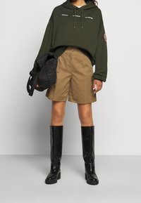 Holzweiler Felpa con cappuccio - dark green