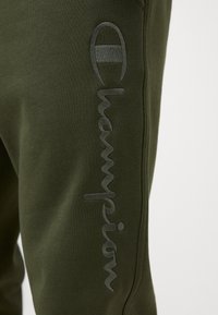 Champion ICONS TONAL CUFF LARGE LOGO - Joggebukse - dark green
