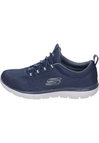 Blaues Netzstoff-Sport Schuhwerk mit flexibler Sohle, weißen Akzenten und Textiloberteil. Verfügt über Schnürsenkel zur Anpassung und ein leichtes Design.
