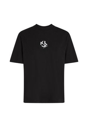 Čierne bavlnené tričko s krátkymi rukávmi, s okrúhlym výstrihom a bielym šesťuholníkovým logom s nápisom "KL" na ľavej strane hrudníka.