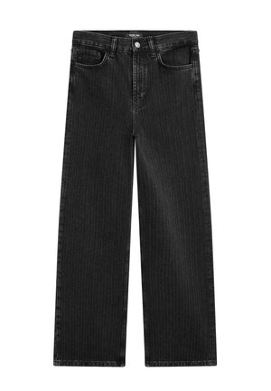 Weite schwarze Denim-Jeans mit feinem vertikalen Streifenmuster, ausgestattet mit einem Fünf-Taschen-Design und einem klassischen Knopfverschluss an der Taille.