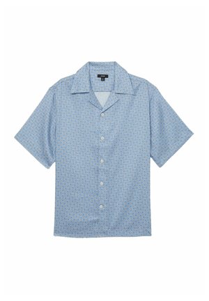 Kortærmet skjorte i lyseblåt stof med et struktureret mønster af sammenflettede cirkler, der er omkranset af hvid og rød. Lukkes foran med knapper.
