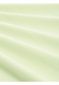 Világoszöld szövet, lágy textúrával, ami finom átlós redőket és egyenletes, kicsi szövésmintát mutat. Különféle textil felhasználásokhoz alkalmas.