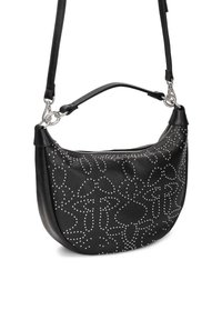 Borsa a spalla in pelle nera con motivo floreale in metallo argentato, forma curva e tracolla regolabile, dotata di chiusura con zip sulla parte superiore.