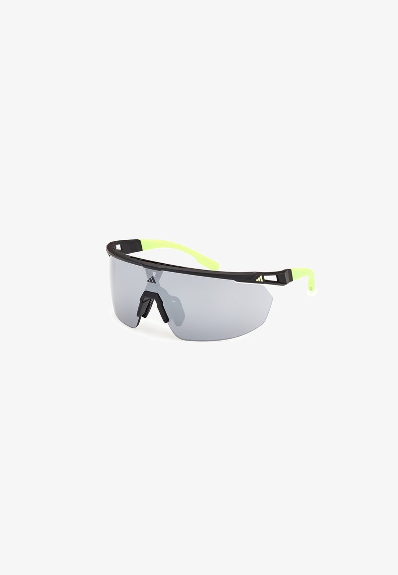 Ochelari de soare sport negri, cu lentile gri oglindă și accente din cauciuc verde neon pe vârfurile bratelor pentru un fit sigur și un design ușor.