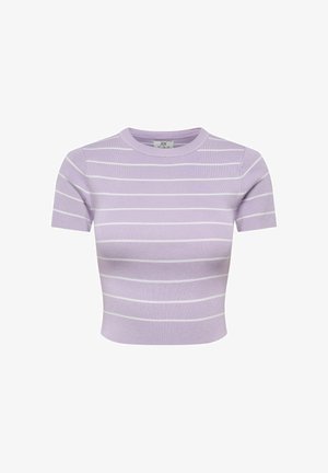 Lila top met korte mouwen van geribbelde stof, voorzien van witte horizontale strepen. Rond halsontwerp met een aangesloten pasvorm.