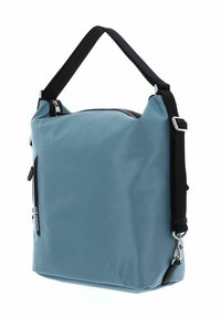 Borsa a spalla sintetica blu con finitura opaca, chiusura superiore con zip e tracolla nera regolabile. Caratterizzata da una tasca laterale con zip e dettagli in metallo argentato.