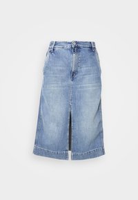 Lyseblå denimkjole med kne-lengde, frontsl Splitt, og tradisjonelt fem-lommers design med knappelukking og belteholdere.