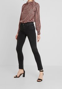 Diesel Vaqueros pitillo - grey denim