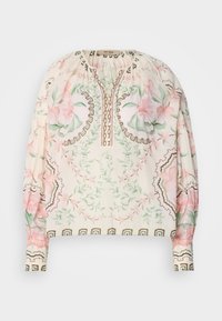 Ελαφρύ πουκάμισο σε κρέμ με λουλούδια σε ροζ και πράσινο. Διαθέτει κρεμαστό λαιμόκοψη και περίπλοκες καφέ λεπτομέρειες. Μακριά μανίκια.