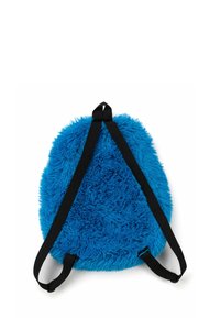Zaino in pelliccia sintetica blu con spallacci neri regolabili, forma ovale e superficie testurizzata. Ideale per un uso casual e con un design leggero.