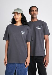 Tommy Jeans - UNISEX - Print T-shirt - new charcoal Thumbnail Image 1