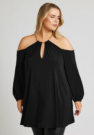 Sort off-shoulder tunika med lange ærmer, der har en nøglehuludskæring og en guld kædeaccent ved kraven. Blødt stof, afslappet pasform.