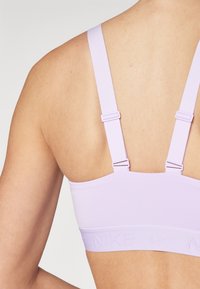 Nike Performance INDY BRA - Sujetadores deportivos con sujeción media - lilac bloom