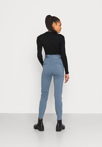 Vero Moda VMEVA LOOSE PAPERBAG PANT - Calças - china blue