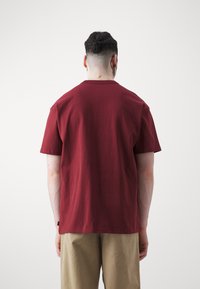 Nike Sportswear Tricou basic - dark team red