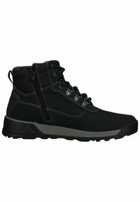Botas negras de media caña con parte superior de tela, suela de goma gris, cremallera lateral y ojales de metal; presentan costuras rojas y acentos texturizados.