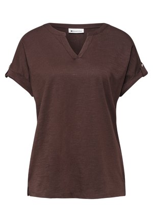 Blusa marrone a maniche corte con scollo a V e maniche arrotolate con patta e bottone, realizzata in tessuto leggero e strutturato.