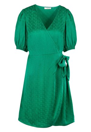 Zielona sukienka kopertowa z bufkami, teksturowaną tkaniną, dekoltem w szpic i ozdobną kokardą z boku.