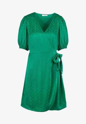Zielona sukienka kopertowa z bufkami, teksturowaną tkaniną, dekoltem w szpic i ozdobną kokardą z boku.