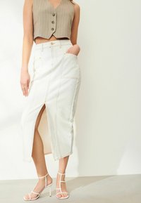 Next SIGNATURE STRAPPY  REGULAR FIT - Korolliset sandaalit - white